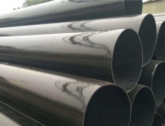 聚乙烯外護(hù)管是以高密度聚乙烯（HDPE）為原料，采用先進(jìn)的設(shè)備和工藝進(jìn)行生產(chǎn)，產(chǎn)品質(zhì)量嚴(yán)格執(zhí)行GB/T29047-2012標(biāo)準(zhǔn)。具有機(jī)械強(qiáng)度高、耐沖擊、耐環(huán)境應(yīng)力開(kāi)裂、耐腐蝕、耐低溫、易焊接、易施工、